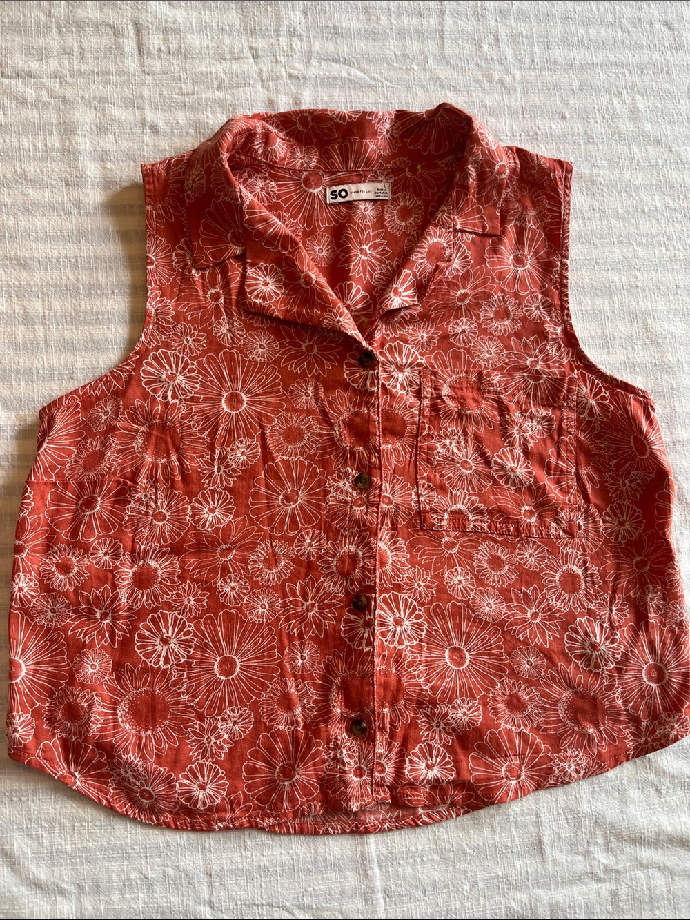 SO‎ Sleeveless Cotton Button-Front Top in Dark Pink with White Floral